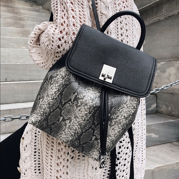 Urban Expressions Handbags - Last 1✨Tegan Vegan Leather Snakeskin Mini Backpack